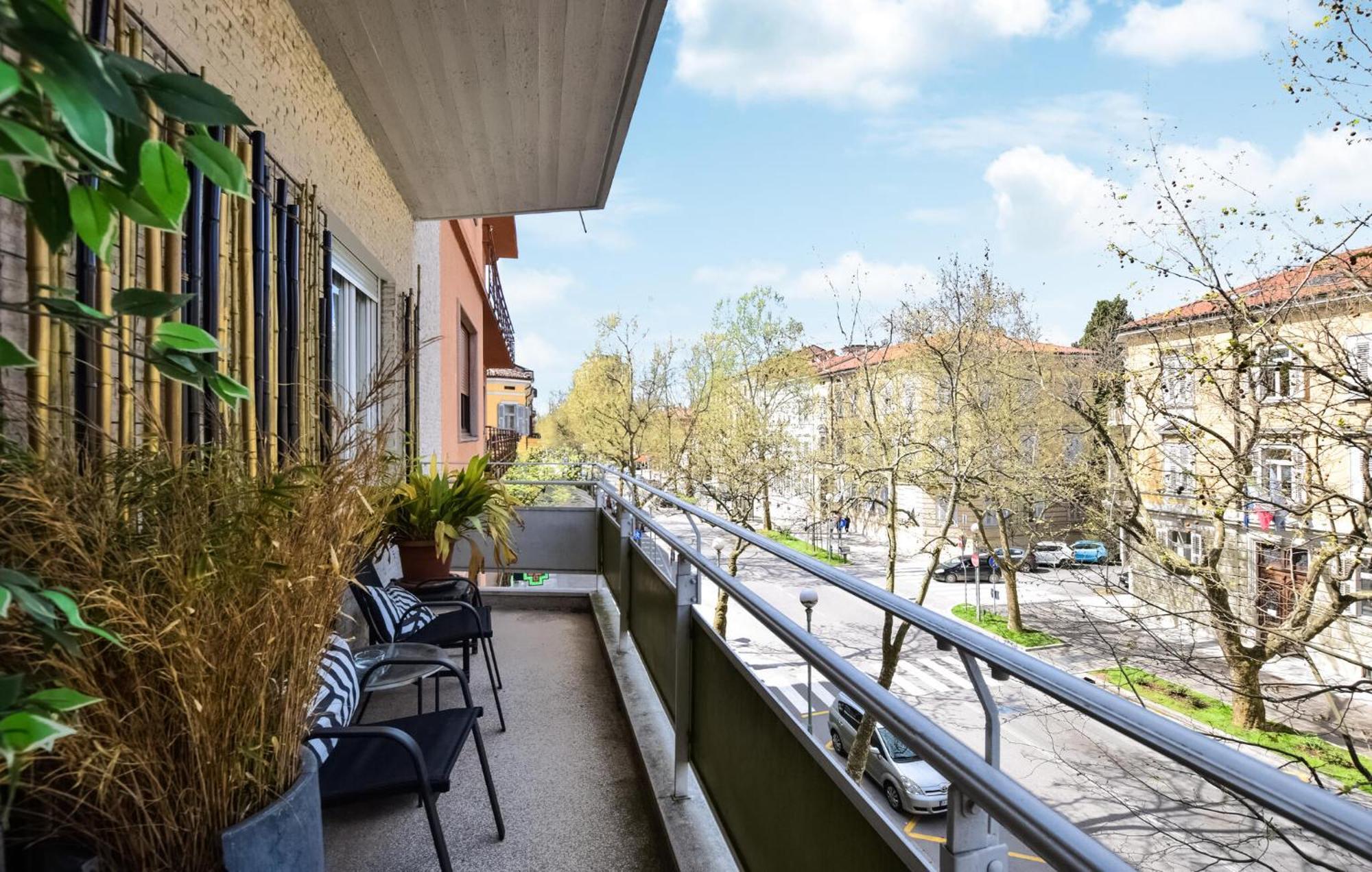 2 Bedroom Cozy Apartment In ゴリツィア エクステリア 写真